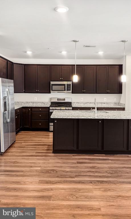 Photo - 9637 Block St