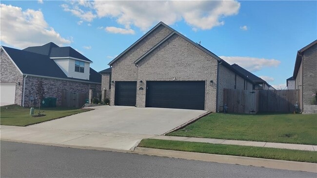 Photo - 710 Harbison St