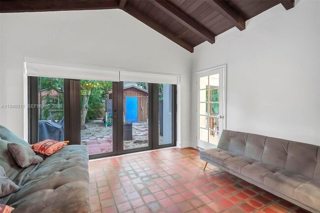 Photo - 870 NE 82nd St