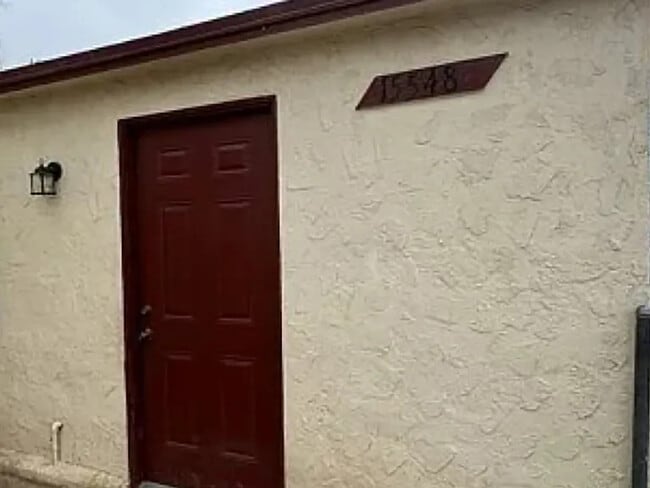 Building Photo - 317 S Broadway Unit B