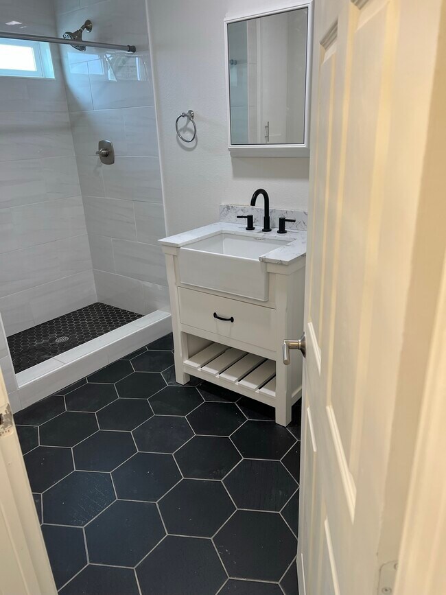 Photo - 4701 16th Ave Unidad 4