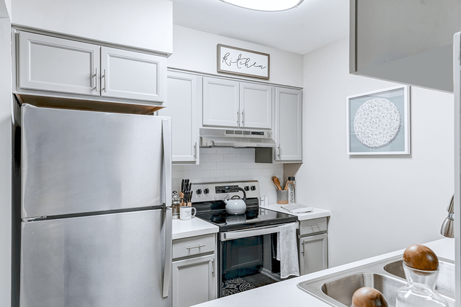 Building Photo - The Woods of Fairfax Rental