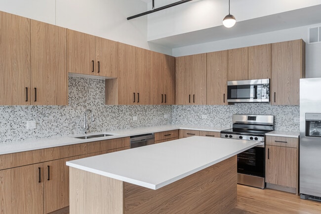 Photo - 805 N Milwaukee Ave