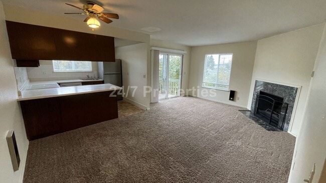 Building Photo - 2BD I 1BA - Oregon City Unit 4