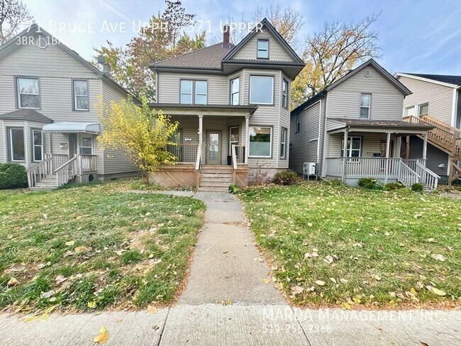 Photo - SPACIOUS AND NEWLY UPDATED 3BEDROOM/1BATH ... Unit 371 Upper