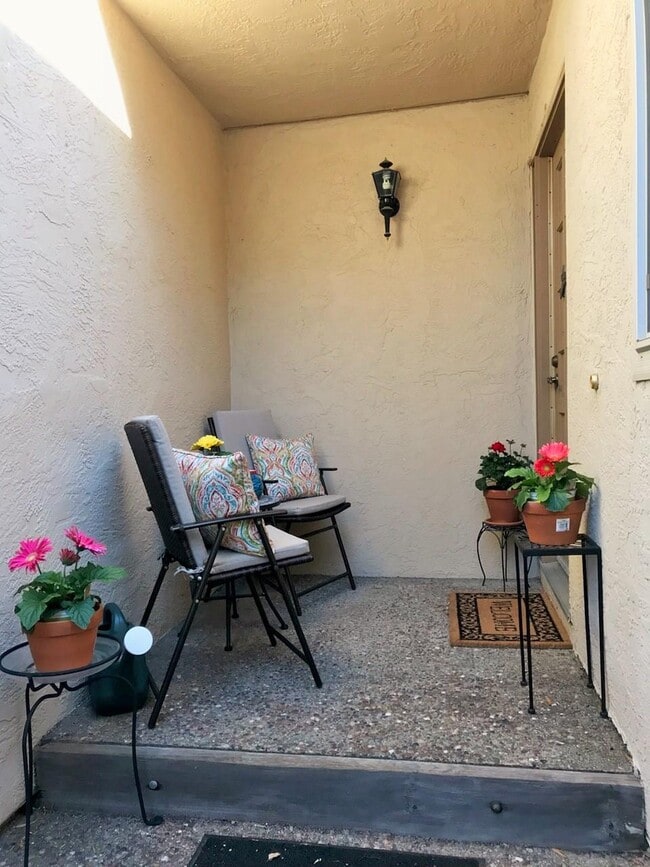 Photo - 16 Fairway Pl Townhome