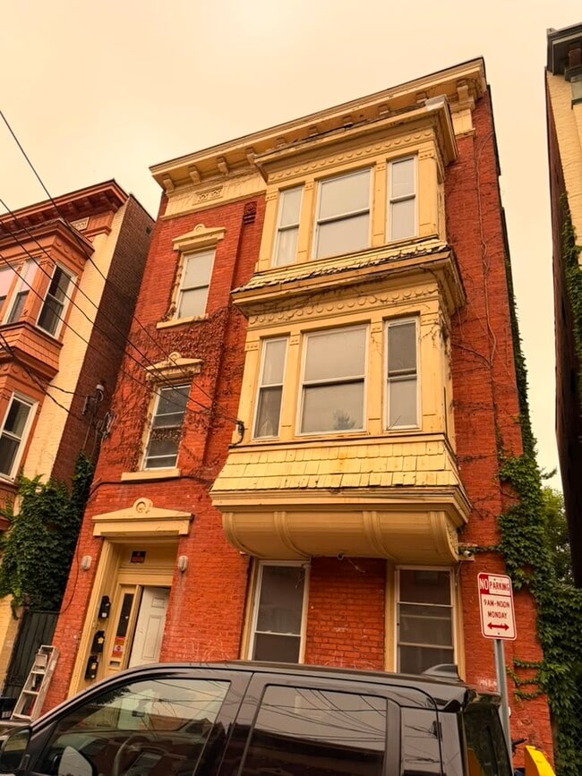 381 8th St Unit 381 8th St #2