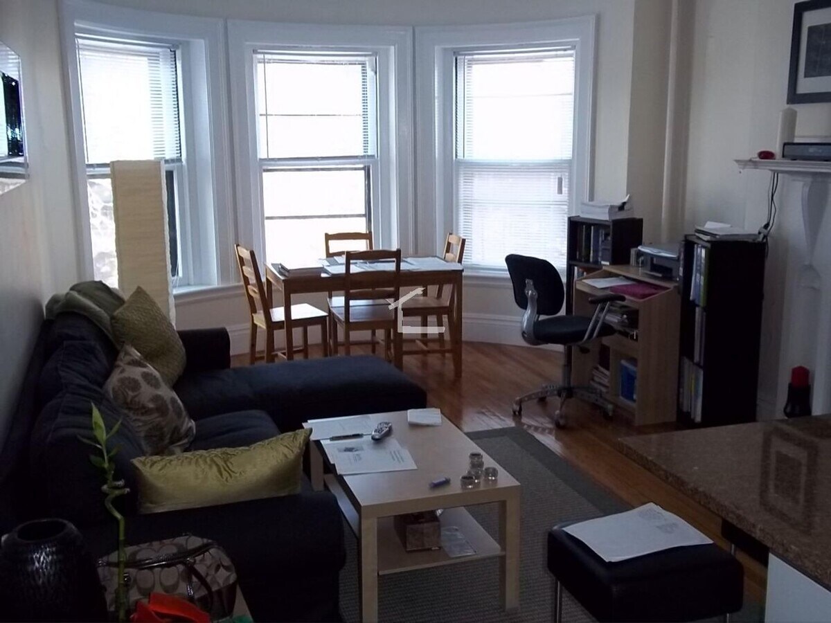 Photo - 859 Beacon St