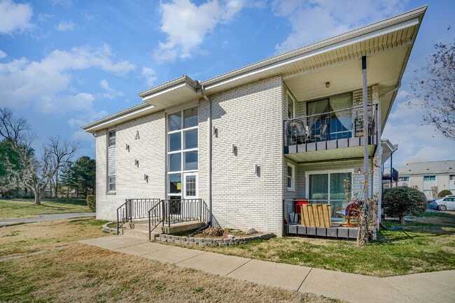 Building Photo - 1 bedroom 1 badroom condo in Franklin Unit A23