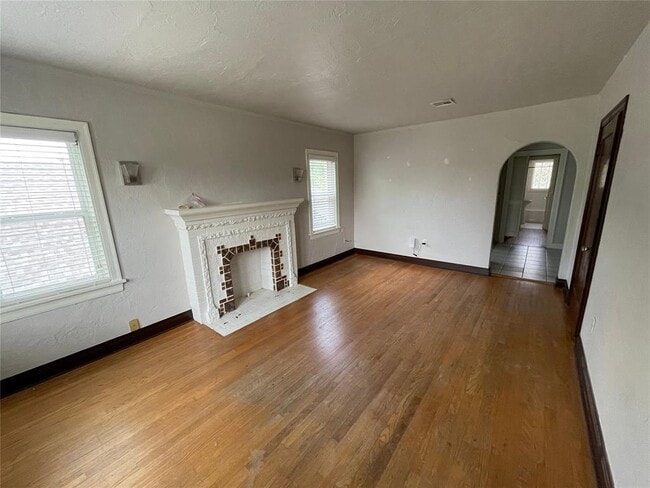 Building Photo - 1201 N Western Ave Rental