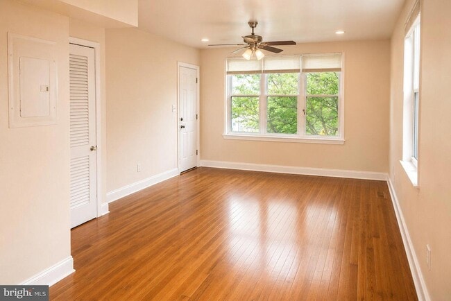 Photo - 63 Galveston Pl SW Unidad 3