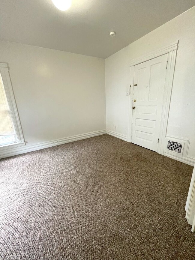 418 Emmet St Unit 4