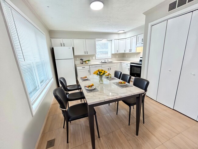 Building Photo - 1104 Mazatlan Cir Unit 1104-A Rental
