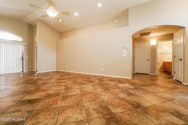 1486 W Sand Pebble Dr