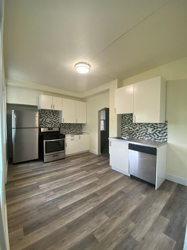 427 St Joseph St Unidad Floor 1