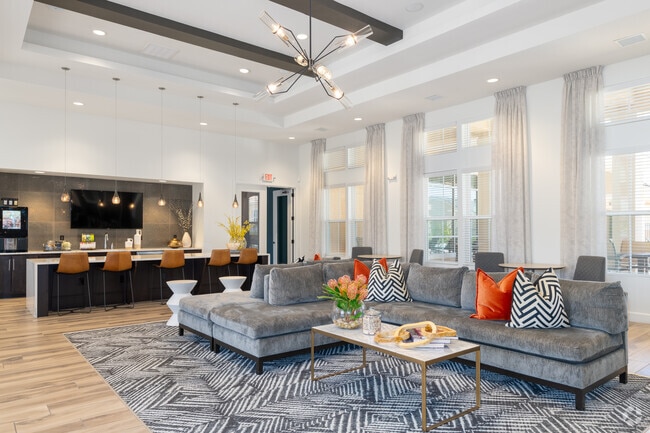 Interior Photo - Ridgeline West