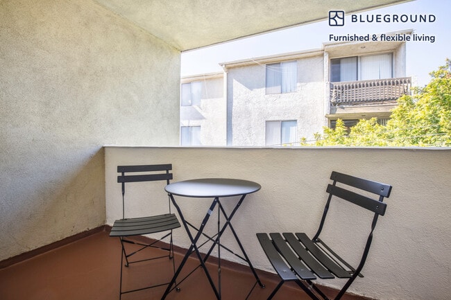 Photo - 219 S Barrington Ave Unidad FL3-ID340