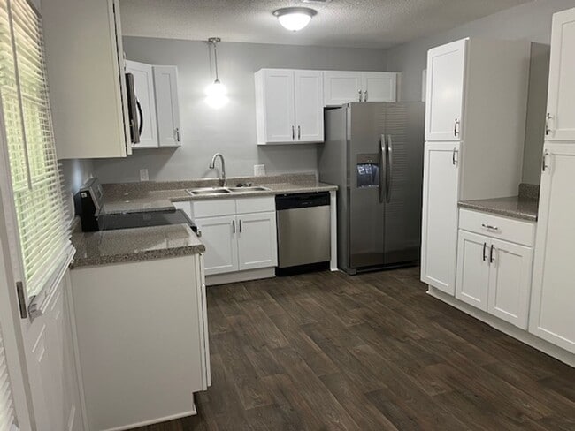 Building Photo - 105 E Circle Dr Unit 105-B