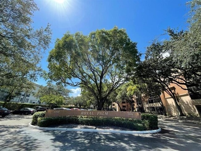 Building Photo - 6800 Cypress Rd Unit 310