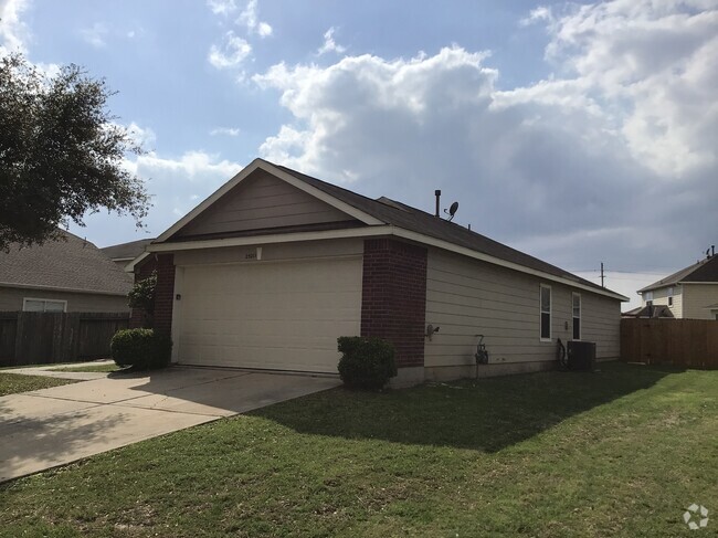 Building Photo - 25211 Saddlebrook Ranch Dr Rental