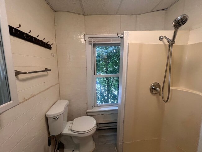 Building Photo - 1815 Locust St Unit #2