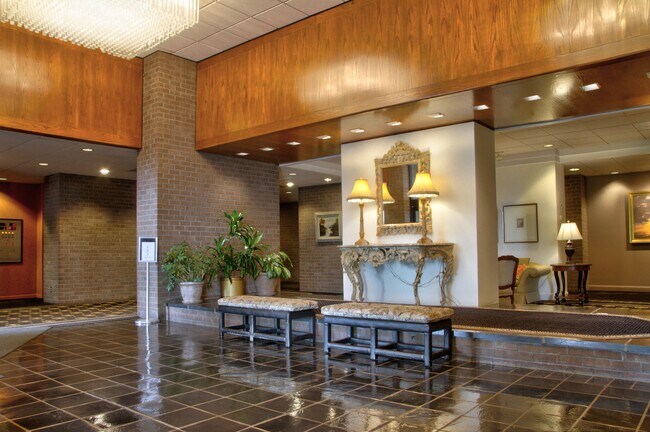 Photo - 1800 Old Meadow Rd Unidad #806