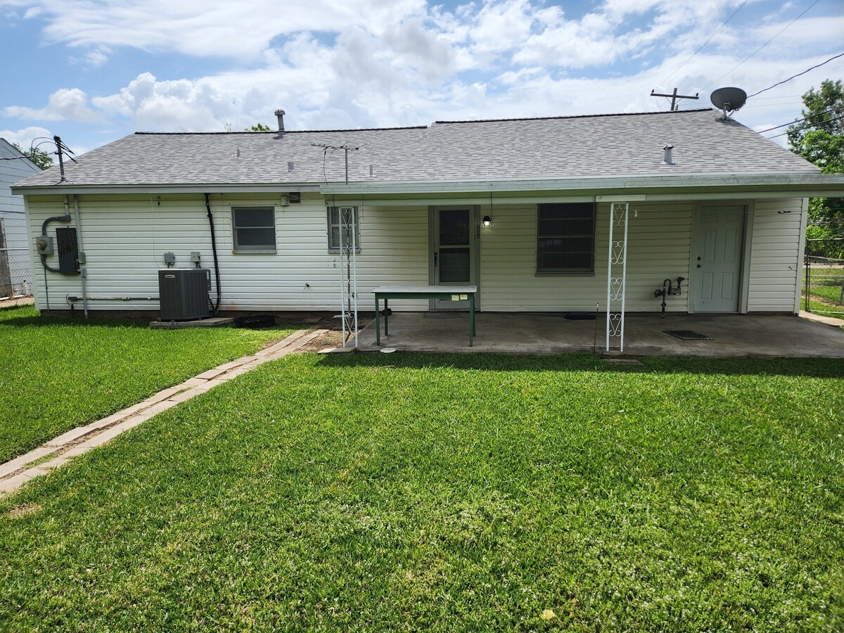 Photo - 203 Elm St