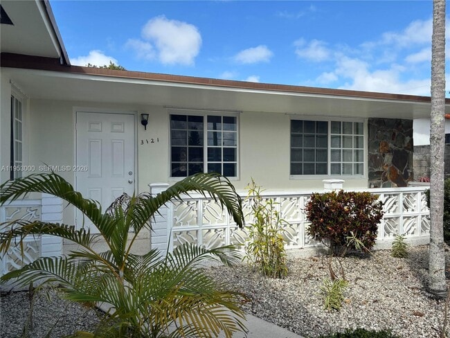 Building Photo - 3121 SW 2nd St Unit 1