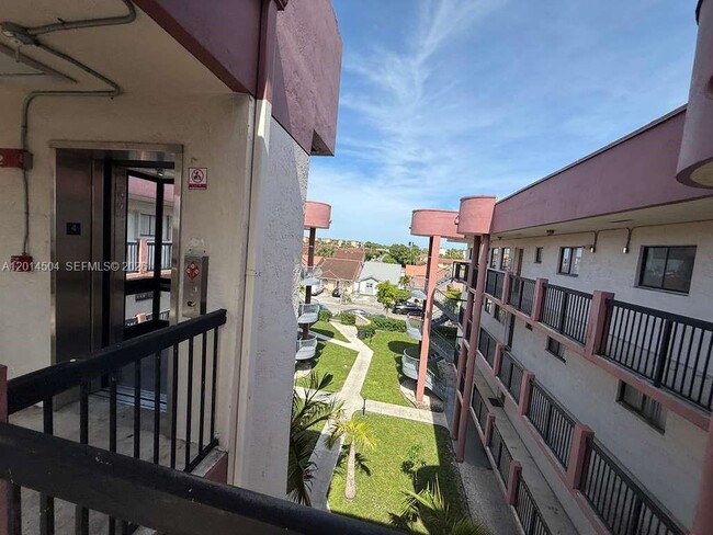 Photo - 5400 W 21st Ct Unit 403