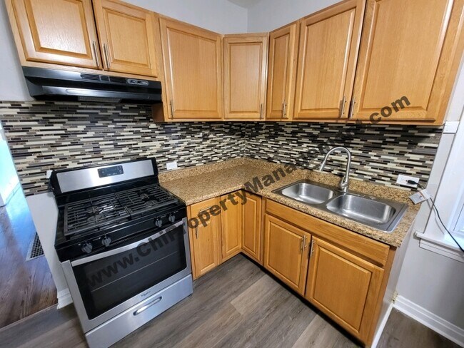 Photo - 6838 S Maplewood Ave Unit 1