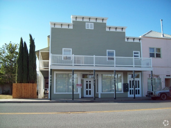 Building Photo - 170 S 11th St Rental