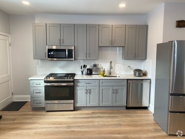 Building Photo - 318 Hurley St Unit 2T Rental