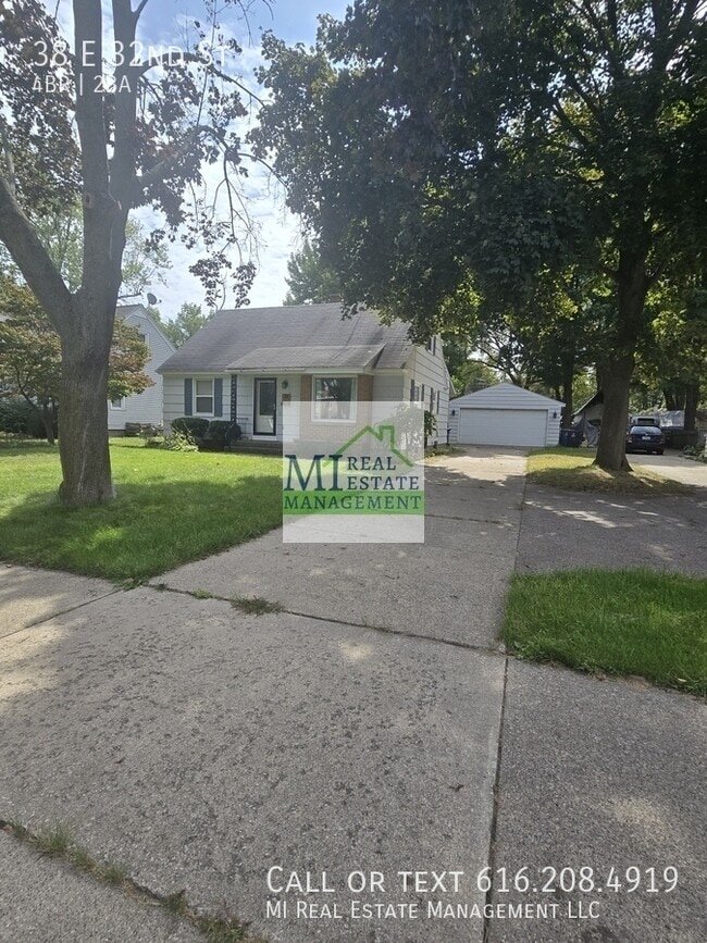 Photo - 38 E 32nd St