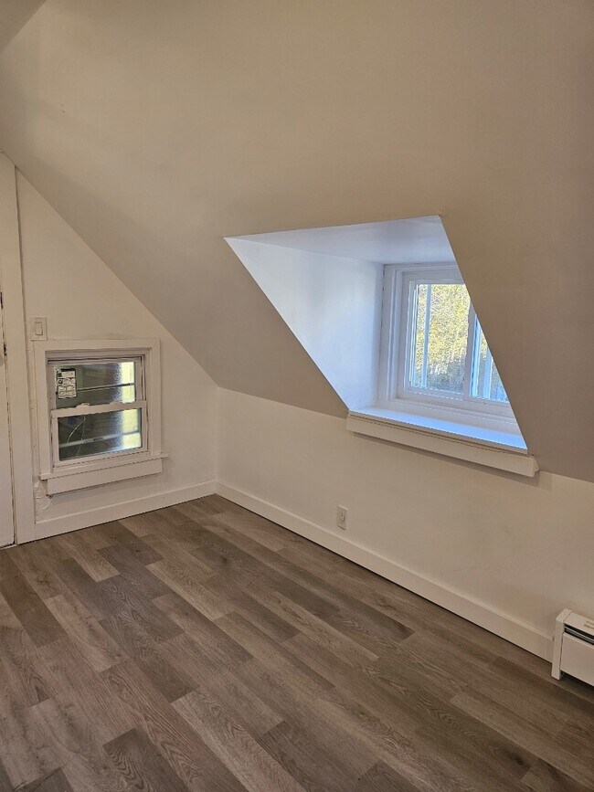 Photo - 210 Baldwin St