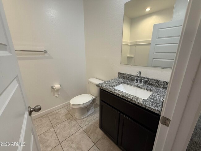 2425 W Seaver Ave