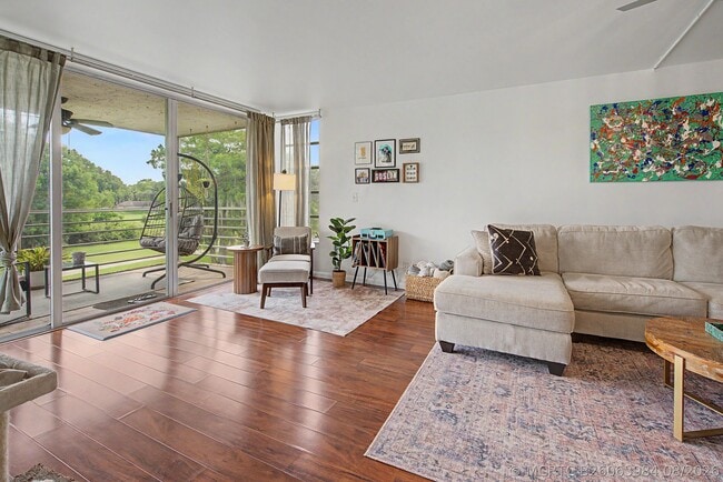 Photo - 3930 Oaks Clubhouse Dr Unit 304