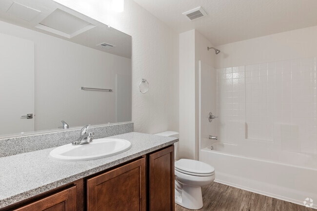2BR, 2BA - 1,043SF - Second Bathroom