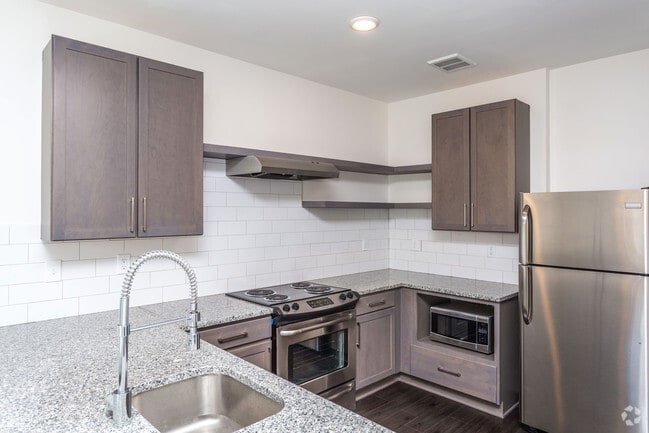 1BR, 1BA - 596 SF - 841 Memorial