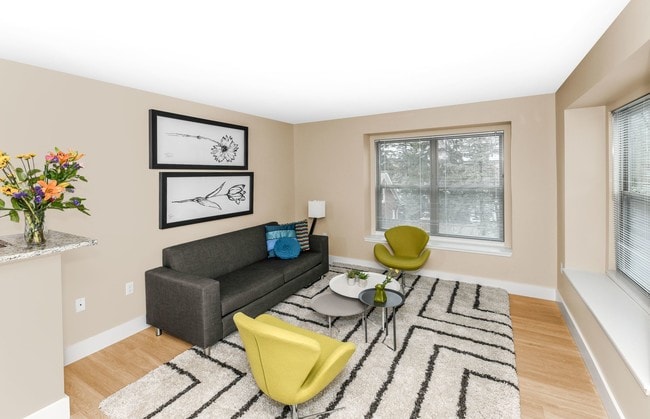 Living Area - 304 River Edge