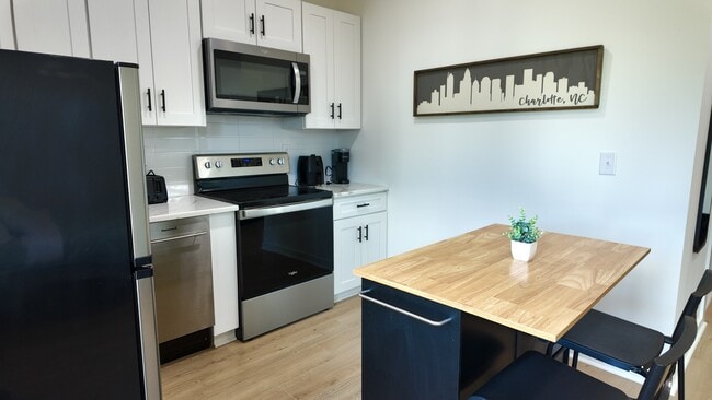 Photo - 2017 Oaklawn Ave