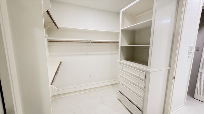 Photo - 4601 Country Club View