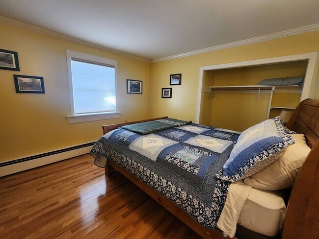 832 W Fulton Rd