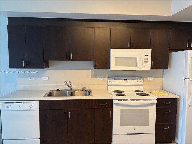 Photo - 437 SW 4th Ave Unidad 303