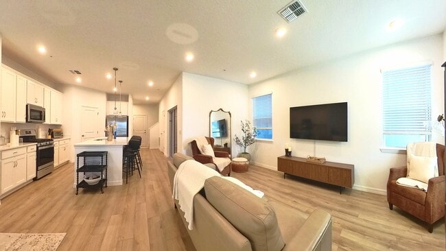 Photo - 554 Orient Ave