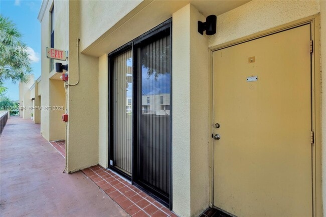 Photo - 2930 SW 87th Terrace Unidad 1814
