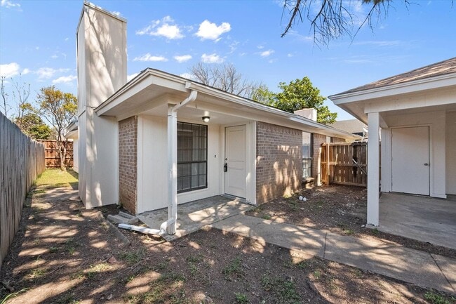 Photo - Affordable South Fort Worth Half Duplex