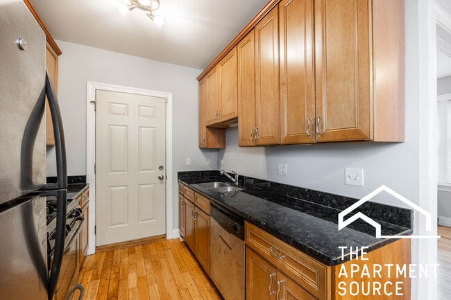 Photo - 4548 W George St Unit 2