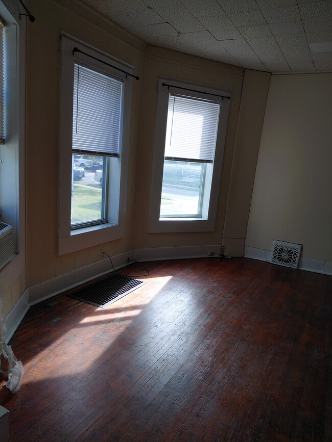 Building Photo - 1205 Paquin St Unit 102