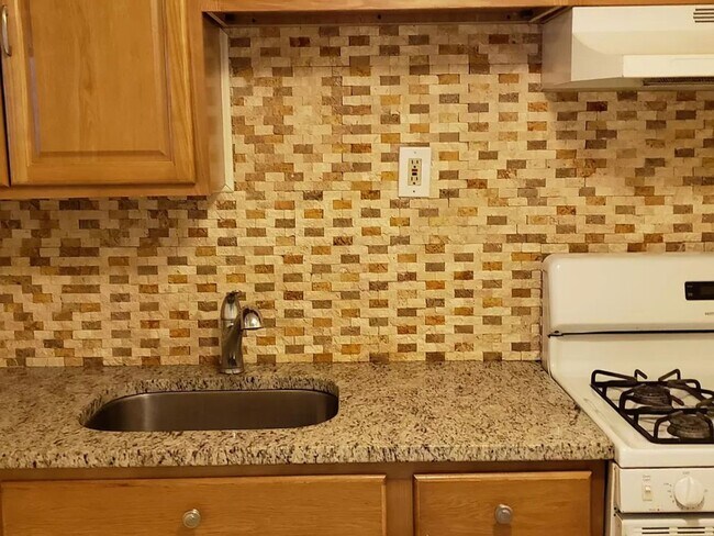 Photo - 80 Seaton Pl NW