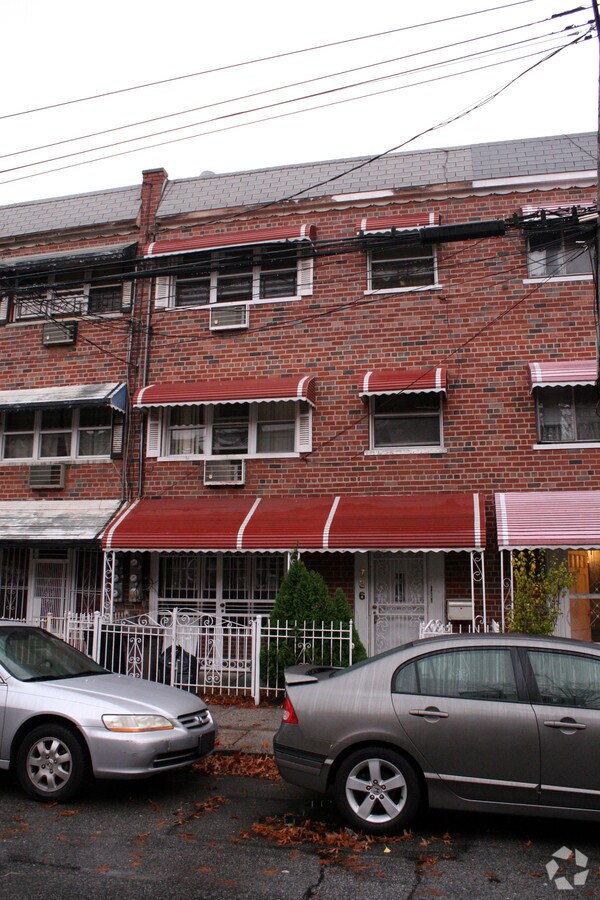 Photo - 736 Commonwealth Ave